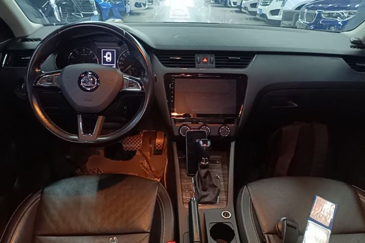 Used Skoda Octavia 2017 1.6L Automatic Smart Drive Edition Center Console
