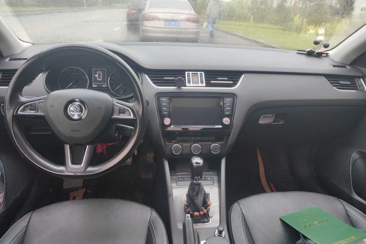 Used Skoda Octavia 2017 1.6L Automatic Smart Drive Edition Center Console