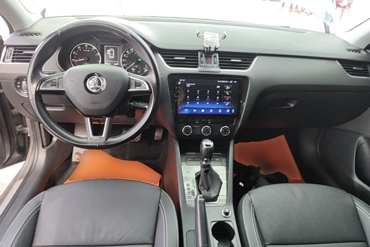 Used Skoda Octavia 2017 1.6L Automatic Smart Drive Edition Center Console