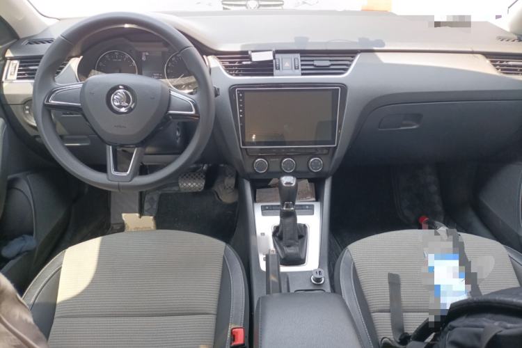 Used Skoda Octavia 2017 1.6L Automatic Chuanxing Edition Center Console