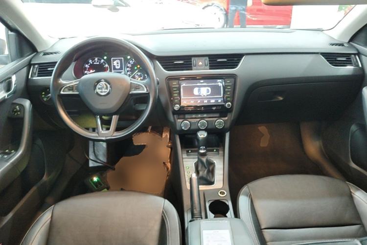 Used Skoda Octavia 2017 1.6L Automatic Smart Drive Edition Center Console