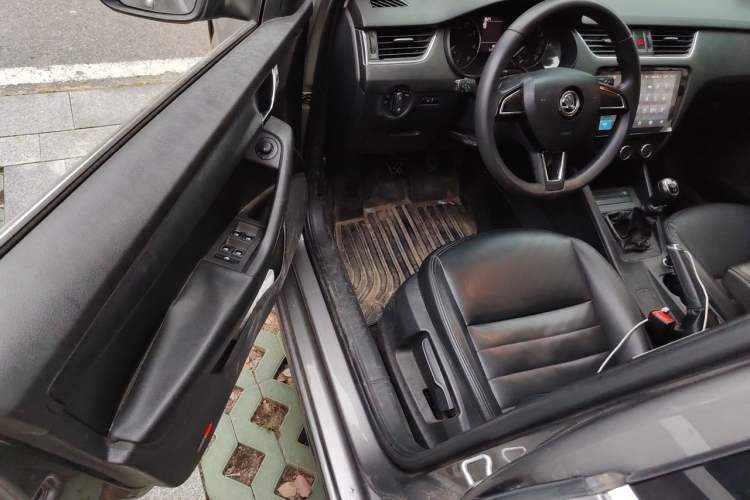 Used Skoda Octavia 2017 1.6L Manual Trend Edition Driver Seat