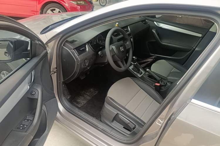 Used Skoda Octavia 2017 1.6L Automatic Chuanxing Edition Driver Seat