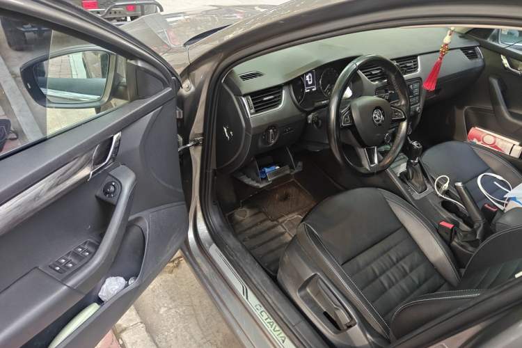Used Skoda Octavia 2017 1.6L Automatic Smart Drive Edition Driver Seat