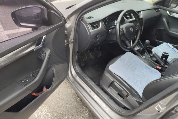 Used Skoda Octavia 2017 1.6L Manual Smart Drive Edition Driver Seat