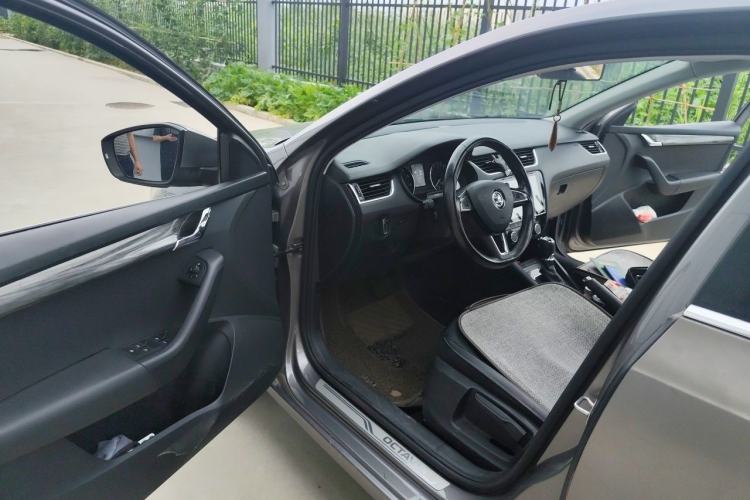 Used Skoda Octavia 2017 1.6L Automatic Smart Drive Edition Driver Seat