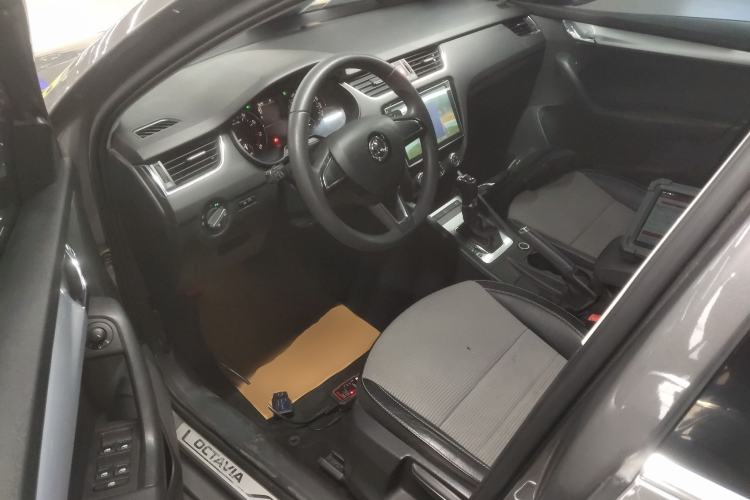 Used Skoda Octavia 2017 1.6L Automatic Chuanxing Edition Driver Seat