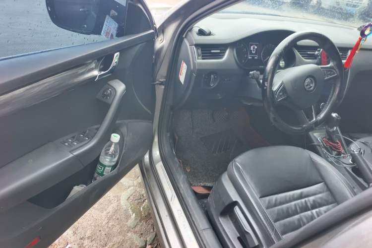Used Skoda Octavia 2017 1.6L Automatic Smart Drive Edition Driver Seat