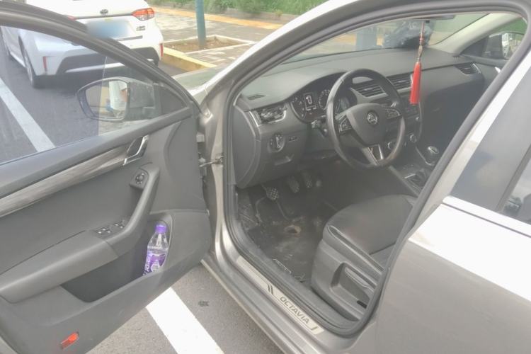 Used Skoda Octavia 2017 1.6L Manual Smart Drive Edition Driver Seat