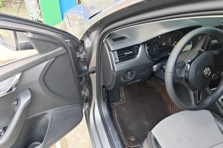 Used Skoda Octavia 2017 1.6L Automatic Chuanxing Edition Driver Seat