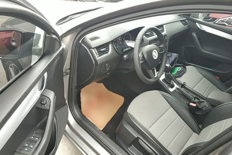 Used Skoda Octavia 2017 1.6L Automatic Chuanxing Edition Driver Seat