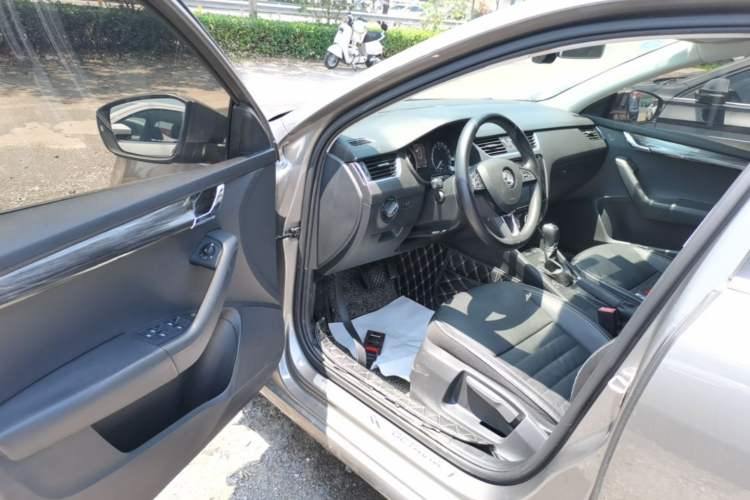 Used Skoda Octavia 2017 1.6L Automatic Smart Drive Edition Driver Seat