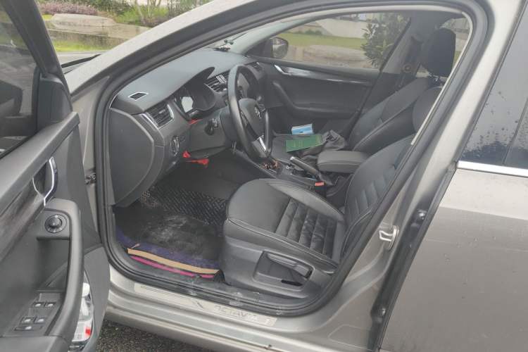 Used Skoda Octavia 2017 1.6L Automatic Smart Drive Edition Driver Seat