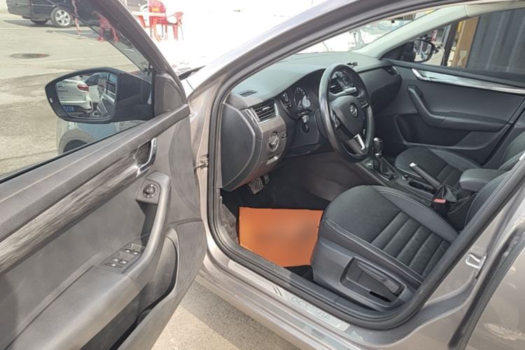 Used Skoda Octavia 2017 1.6L Automatic Smart Drive Edition Driver Seat