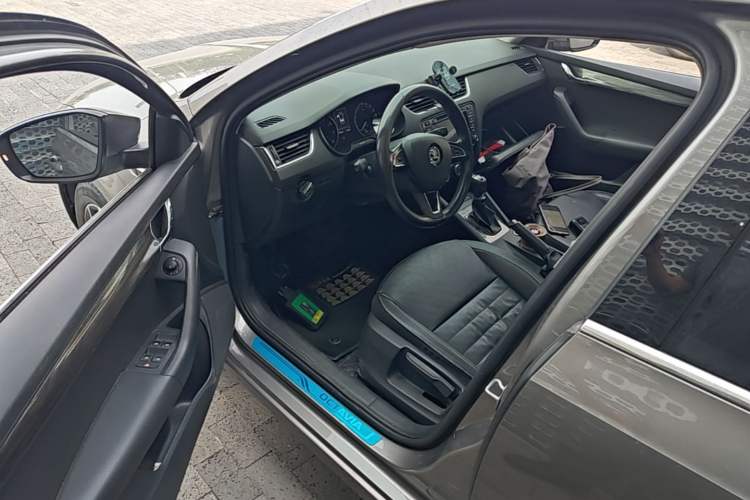 Used Skoda Octavia 2017 1.6L Automatic Smart Drive Edition Driver Seat