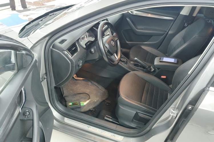 Used Skoda Octavia 2017 1.6L Automatic Smart Drive Edition Driver Seat