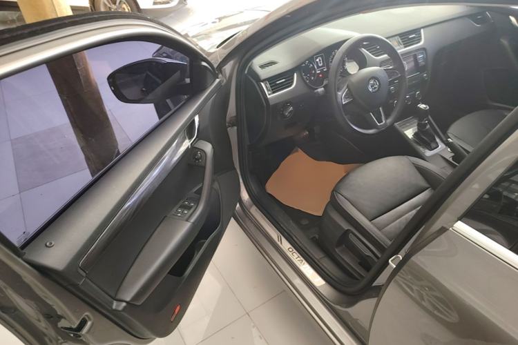 Used Skoda Octavia 2017 1.6L Automatic Smart Drive Edition Driver Seat