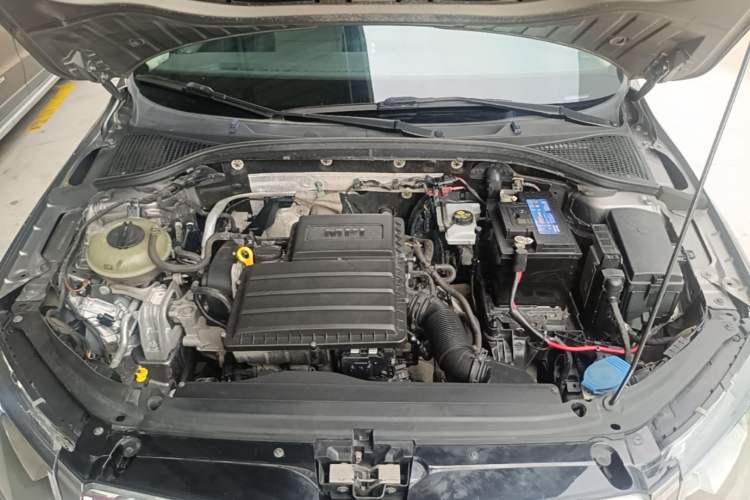 Used Skoda Octavia 2017 1.6L Automatic Chuanxing Edition Engine Bay