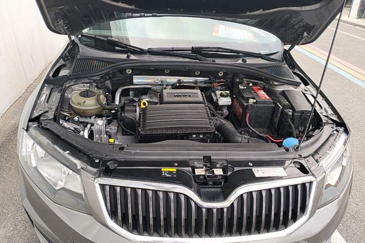 Used Skoda Octavia 2017 1.6L Automatic Smart Drive Edition Engine Bay