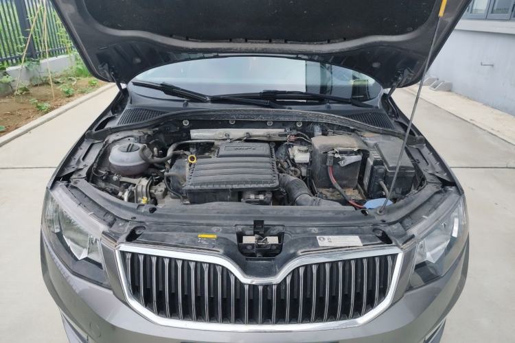 Used Skoda Octavia 2017 1.6L Automatic Smart Drive Edition Engine Bay