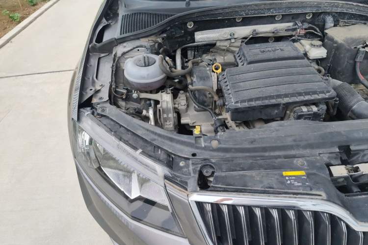 Used Skoda Octavia 2017 1.6L Automatic Smart Drive Edition Engine Bay Right