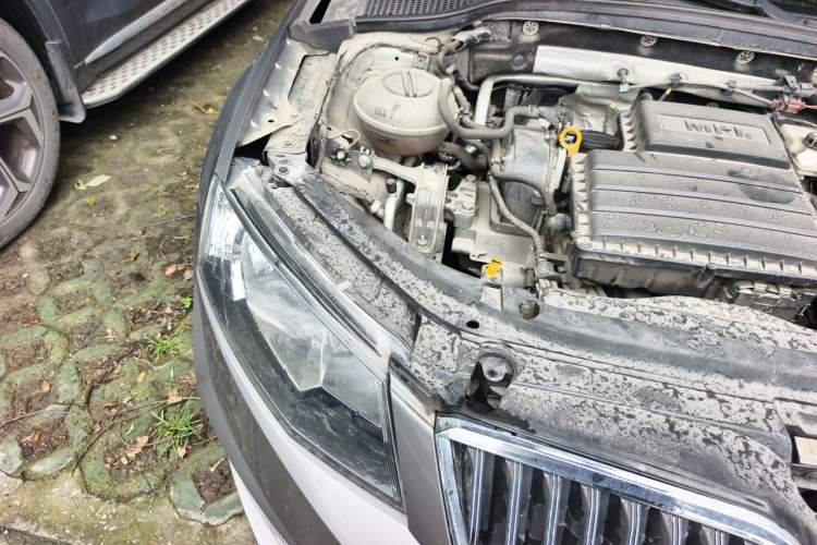 Used Skoda Octavia 2017 1.6L Automatic Smart Drive Edition Engine Bay Right