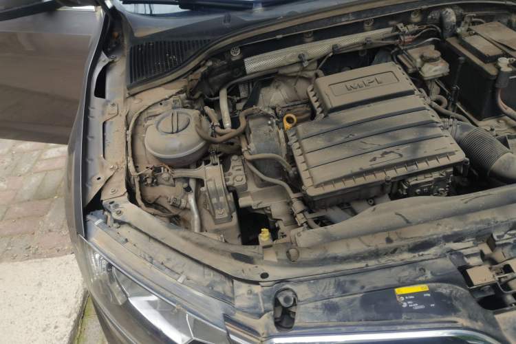 Used Skoda Octavia 2017 1.6L Automatic Chuanxing Edition Engine Bay Right