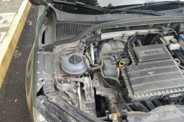 Used Skoda Octavia 2017 1.6L Manual Smart Drive Edition Engine Bay Right