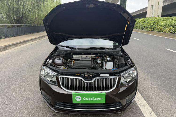 Used Skoda Octavia 2017 1.6L Automatic Smart Drive Edition Engine Bay