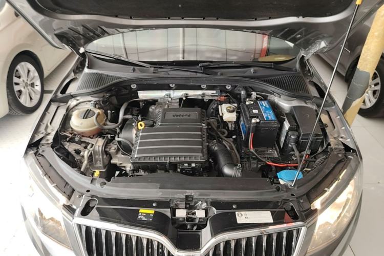 Used Skoda Octavia 2017 1.6L Automatic Smart Drive Edition Engine Bay