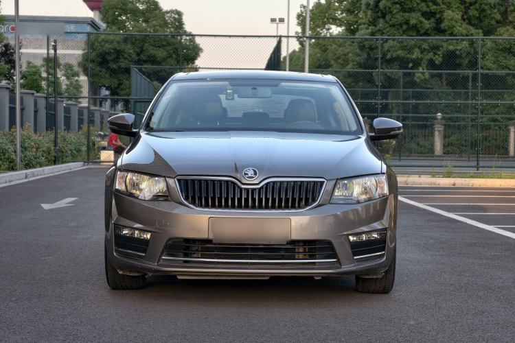 Used Skoda Octavia 2017 1.6L Automatic Smart Drive Edition Exterior 1