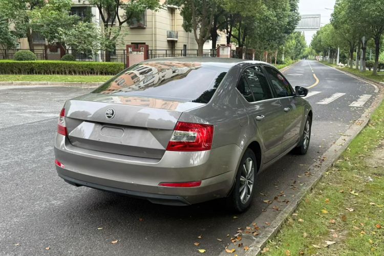 Used Skoda Octavia 2017 1.6L Automatic Chuanxing Edition Exterior 11