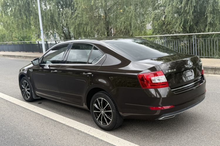 Used Skoda Octavia 2017 1.6L Automatic Smart Drive Edition Exterior 11