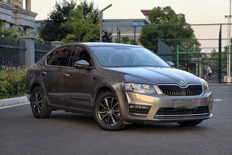 Used Skoda Octavia 2017 1.6L Automatic Smart Drive Edition Exterior 2
