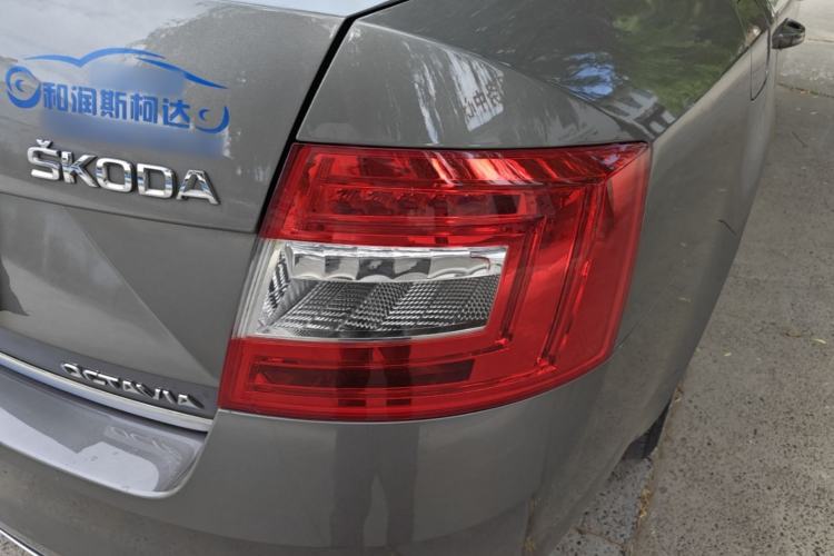Used Skoda Octavia 2017 1.6L Automatic Smart Drive Edition Exterior 3