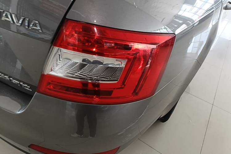 Used Skoda Octavia 2017 Classic Model 1.6L Automatic Comfort Edition Exterior 3