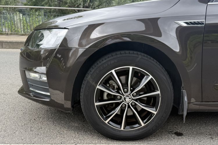 Used Skoda Octavia 2017 1.6L Automatic Smart Drive Edition Exterior 3
