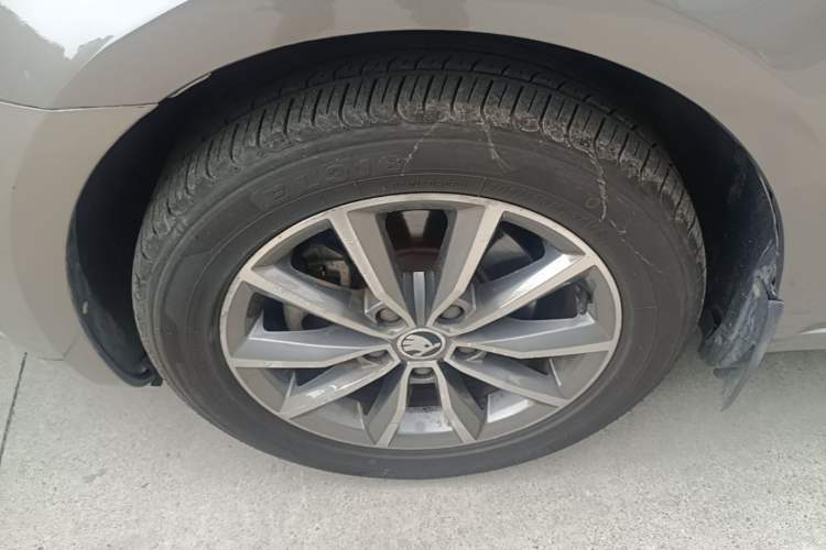 Used Skoda Octavia 2017 1.6L Automatic Chuanxing Edition Exterior 4