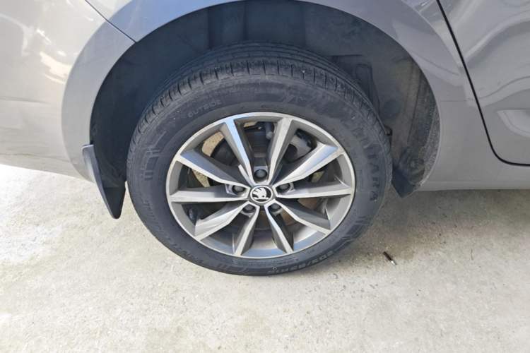 Used Skoda Octavia 2017 1.6L Automatic Chuanxing Edition Exterior 5