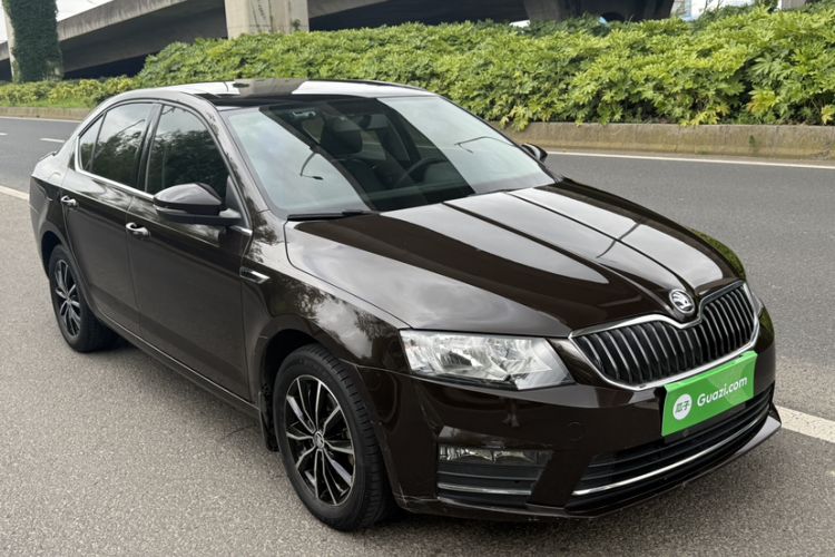 Used Skoda Octavia 2017 1.6L Automatic Smart Drive Edition Exterior 5