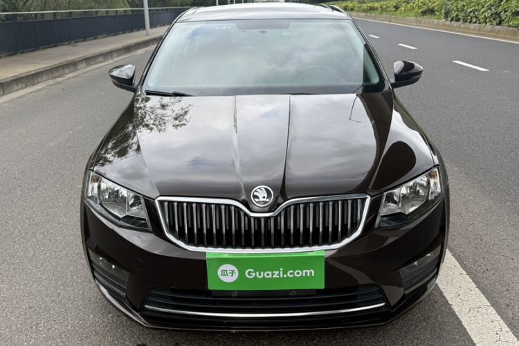 Used Skoda Octavia 2017 1.6L Automatic Smart Drive Edition Exterior 6