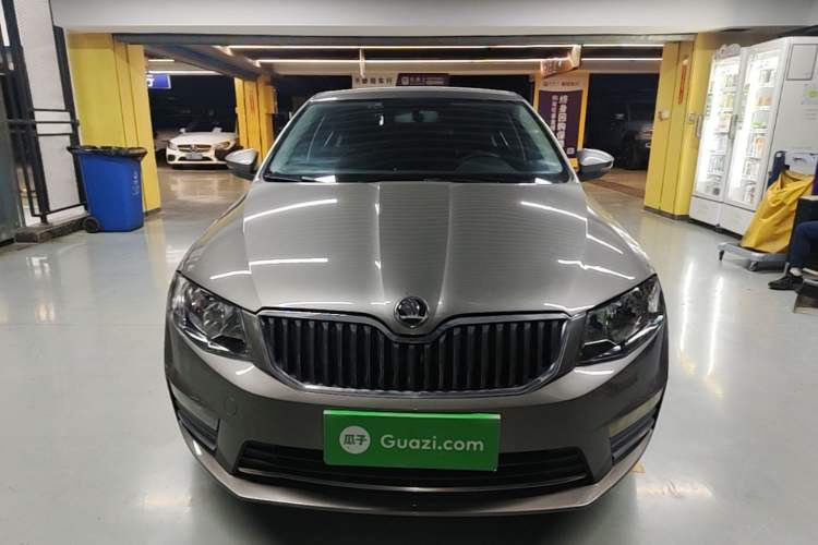Used Skoda Octavia 2017 Classic Model 1.6L Manual Comfort Edition Front