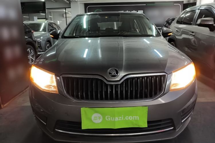 Used Skoda Octavia 2017 1.6L Automatic Smart Drive Edition Front