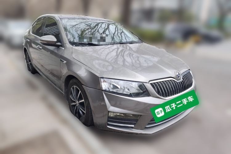 Used Skoda Octavia 2017 1.6L Manual Smart Drive Edition Front Right 45 Deg