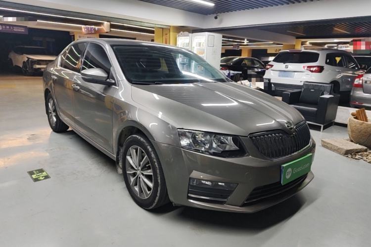 Used Skoda Octavia 2017 Classic Model 1.6L Manual Comfort Edition Front Right 45 Deg