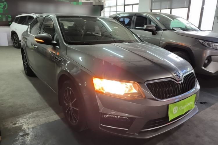 Used Skoda Octavia 2017 1.6L Automatic Smart Drive Edition Front Right 45 Deg
