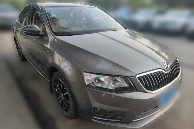 Used Skoda Octavia 2017 1.6L Automatic Smart Drive Edition Front Right 45 Deg