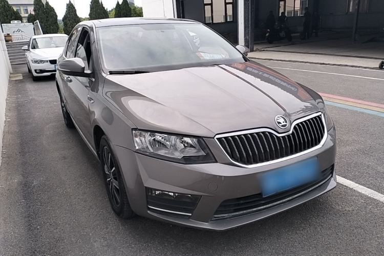 Used Skoda Octavia 2017 1.6L Automatic Smart Drive Edition Front Right 45 Deg