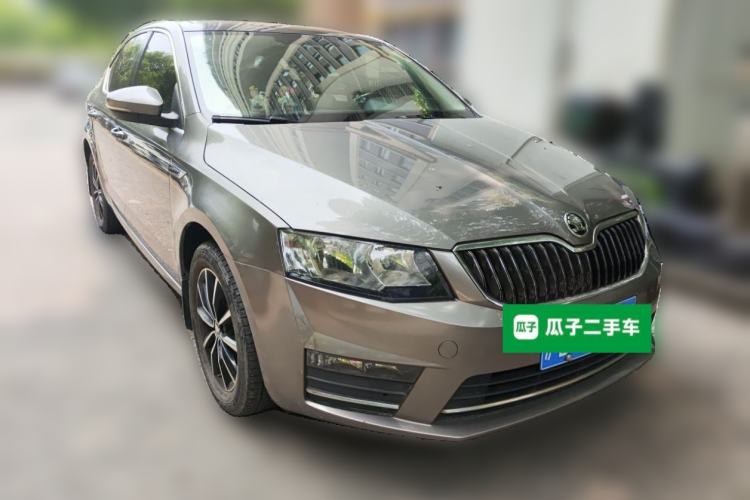 Used Skoda Octavia 2017 1.6L Automatic Smart Drive Edition Front Right 45 Deg