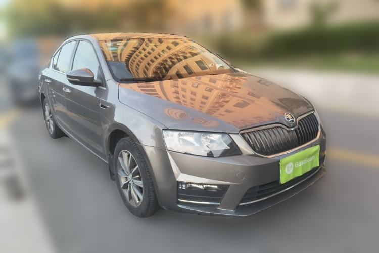Used Skoda Octavia 2017 1.6L Automatic Chuanxing Edition Front Right 45 Deg